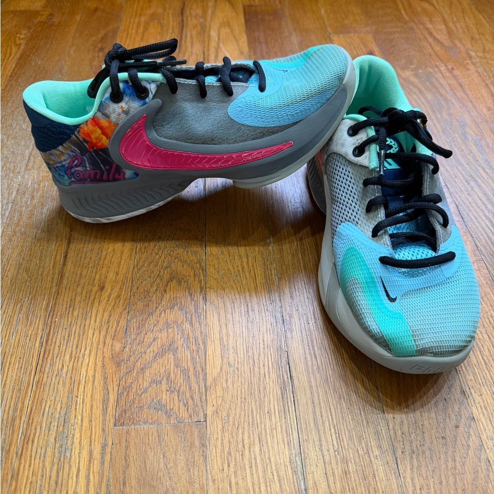 Giannis FREAK Kids' Colorful Athletic sneaker